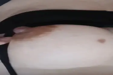 Cewek Panlok Pamer BH CD Hitam Memek Basah poster